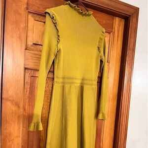 This fashionable dress fit on any occasion. Size S, color dark green.